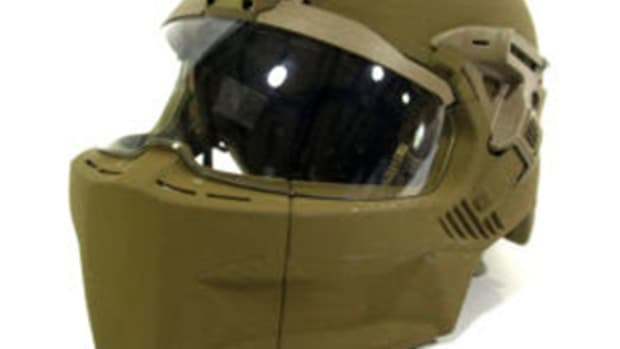  The new Integrated Head Protection System (IHPS) is configured with mandible and visor without ballistic applique for “Rough Terrain” static line parachute jump operations. (Photo by Rebecka Waller, Audio Visual Production Specialist, Airborne and Special Operations Test Directorate, U.S. Army Operational Test Command)