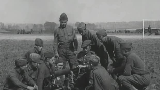  Noncommissioned officers of the 77th Divison's 304th Machine gun battalion receive instruction in operating the Vickers machine gun from British Army Sgt. D. Harris, a member of the 44th Machinegun Company of the 44th Battalion in May 1918 in this still from a 1918 silent movie , "Training with the British Army in Picardy, May 1918" on the National Archve's wesbite. The 77th Division, composed of draftee Soldiers from New York City, was one of five American divisons which was trainined by the British Army after arriving in France. ( U.S. Army photo by U.S. Army Signal Corps via National Archives)