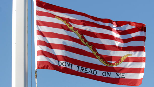  The First Navy Jack is the current U.S. jack authorized by the United States Navy and is flown from the jackstaff of commissioned vessels of the U.S. Navy while moored pierside or at anchor. The design is traditionally regarded as that of the first U.S. naval jack flown in the earliest years of the republic. Navy Rear Adm. Brian Fort, commander of Navy Region Hawaii and Naval Surface Group Middle Pacific, directed the base headquarters to fly the First Navy Jack throughout 2018 to honor the 17 sailors lost in 2017 collisions at sea and to signify renewed resolve.