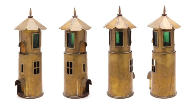  This lighthouse is presumed to be a fancy candle holder, made from a couple of 75mm shells and some green glass. Photo courtesy: John Ford, www.trenchart.net