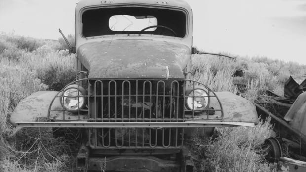 Early Chevrolets, like this parts truck, had a looped bar grill. There was a narrow tie bar between the front fenders but the last civilian owner of this truck added an angle iron reinforcement.