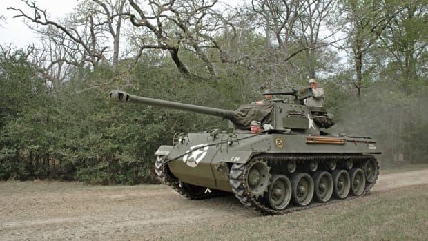 This fully running example of an M18 in the collection of Brent Mullins utilizes T85E1 tracks normally found on the M24 Chaffee.
