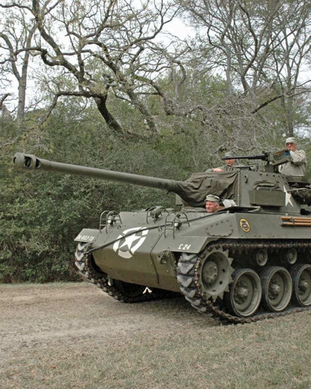 This fully running example of an M18 in the collection of Brent Mullins utilizes T85E1 tracks normally found on the M24 Chaffee.