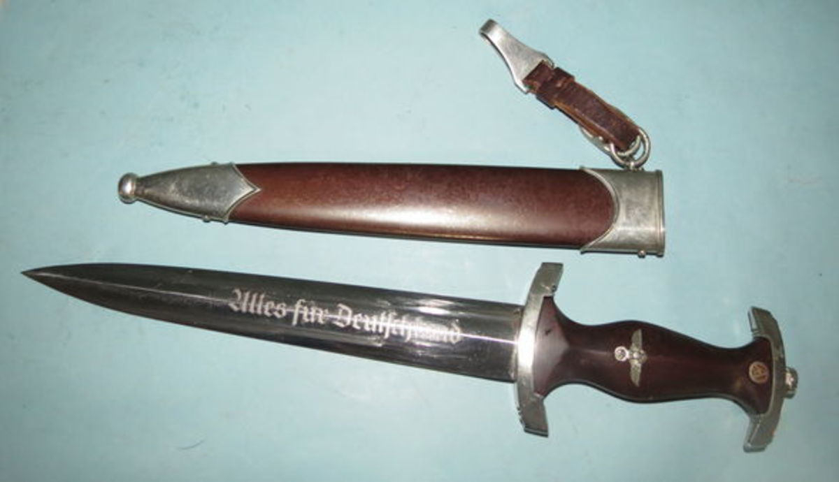 LOT 48: German World War II Dagger.