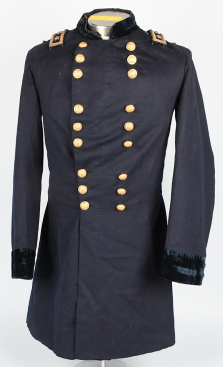  https://www.liveauctioneers.com/item/58862609_civil-war-major-general-frock-coat-with-straps Unidentified Civil War major general’s frock coat with straps, velvet collar; buttons and cuffs indicate manufacturer as Evans & Hassall, Philadelphia.