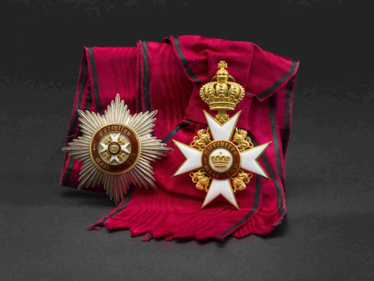  Wilhelm Freiherr von Leonrod – A Grand Cross set of the Bulg. Order of St. Alexander.HP: 34000 Euros
