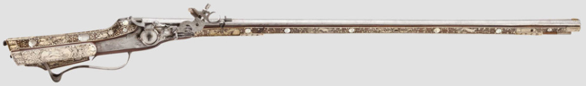Wheellock rifle (Tschinke), brass and mother-of-pearl inlays, Cieszyn, 1650. HP: 13500 Euros