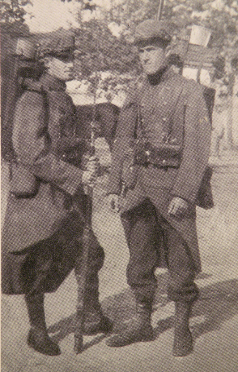 The Rockwell brothers, Kiffin and Paul, getting ready to leave for the front lines in September 1914. They are wearing the classic dark blue and madder red uniforms.