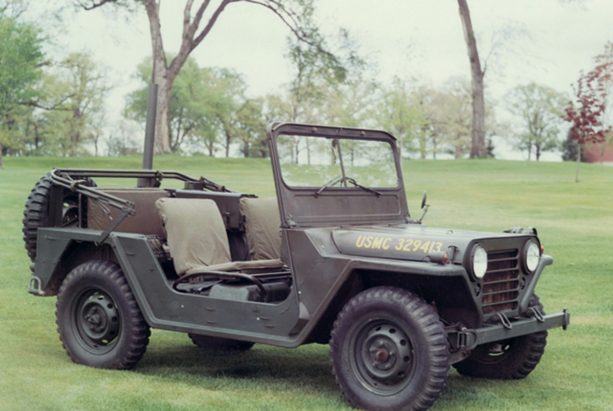 USMC 329413 is the hood number on this jeep, possibly it was loaned to Collins as “GFE” - Government Furnished Equipment. All the 718U-2 variants use a 548T-1 RF power amplifier and a 636X-2 power supply - the supply operates from +28VDC generated by the jeep’s alternator. In a 718U-2, the PA & PS are inside a 718F-7 case, and in a 718U-2A the PS & PA are in a 718F-8 case along with the 671U-4A receiver/exciter.