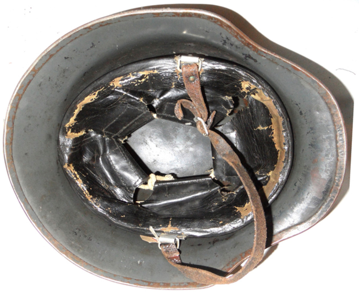 The interior of a British-made “German” helmet – note this closely resembles the British MkII liner but still features a German style liner band (Collection of Roger Lucy).