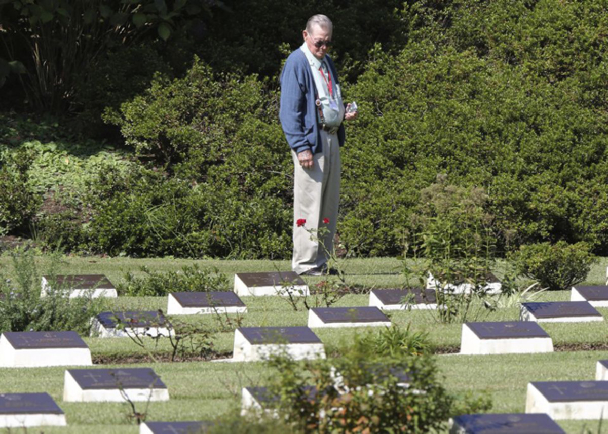 A former prisoner pays respect to fallen soldiers at the Commonwealth War Graves in Yokohama, near Tokyo