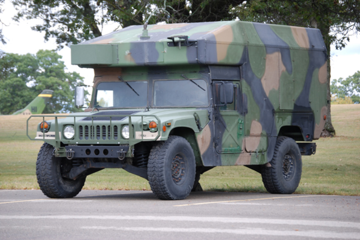 The HMMWV’s body tub, rear fenders and tailgate are made from heat-treated aircraft-quality aluminum, with the panels bonded and then riveted together. The hood is hinged at the front to swing up and away from the windshield, and is made from a composite of fiberglass and plastic.