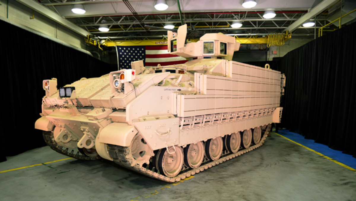  The front view of the AMPV reveals its Bradley heritage. David Schacher Photography LLC