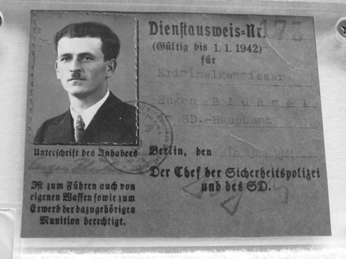  SD personnel were issued a “Dienstausweis” (service ID document) such as member, Eugen Bluhmel, who received this card in 1941. Mark Pulaski collection