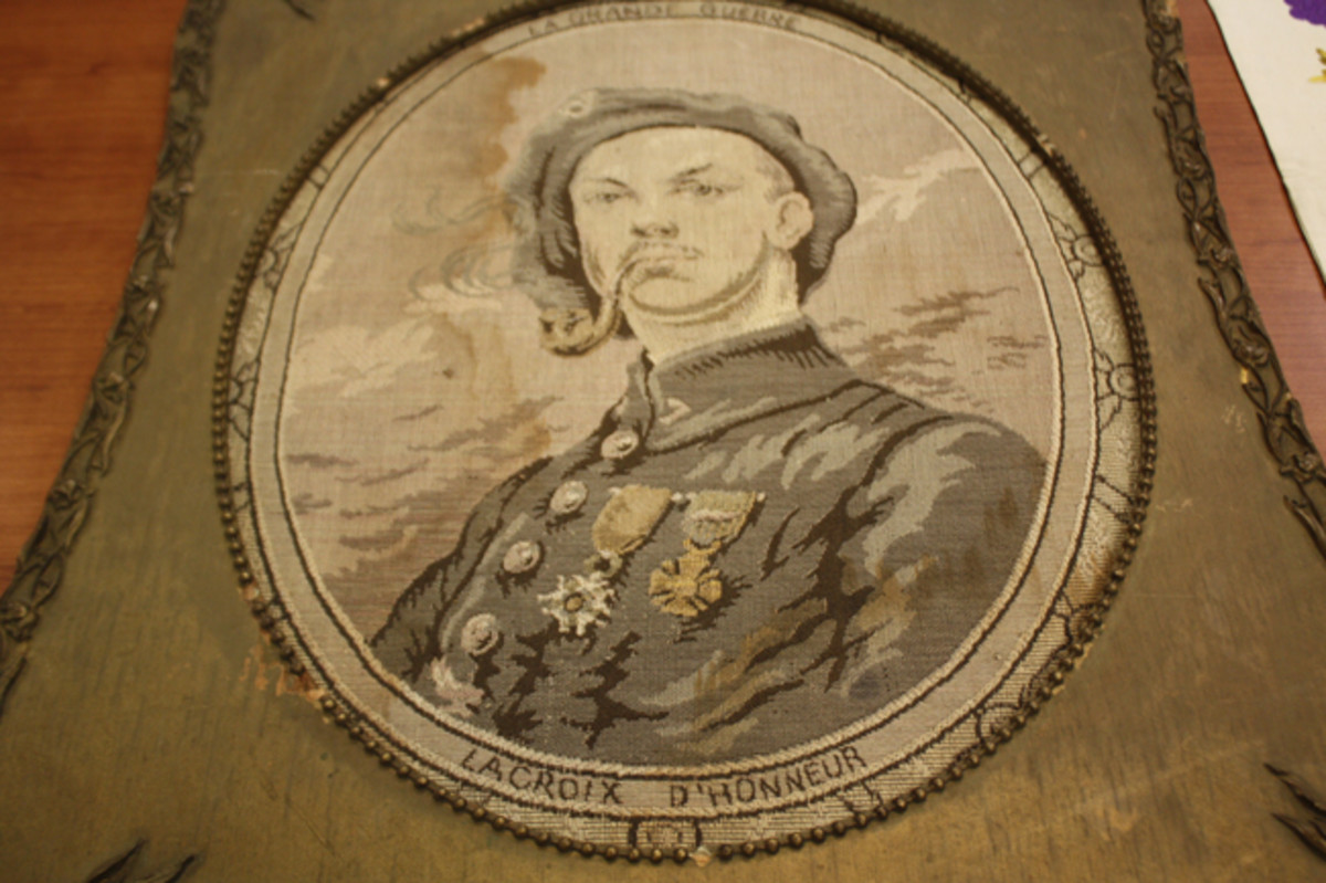  Tapestry honoring a French soldier (unnamed) for La Grande Guerre