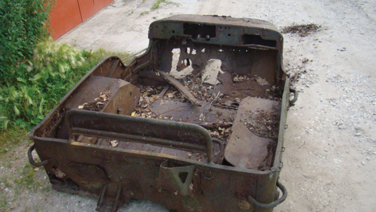  Dmitriy Gusarov shared these photos of a Russian barn find--a Willys MB body.