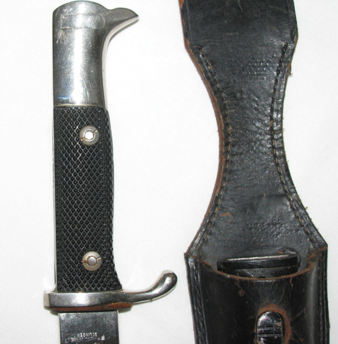  The blade maker, E. Pack & Son, sometimes used bolts and nuts on their bayonet grips rather than the usual rivets.
