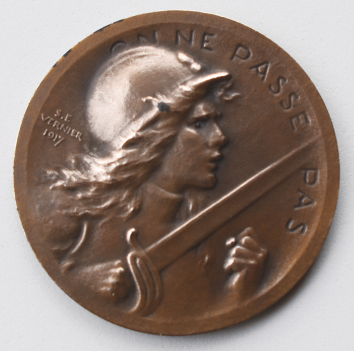 The Vernier version of the medal is the only one to incorporate the date of “1917” in the design. It can be seen to the left of the female figure with Vernier maker’s mark.