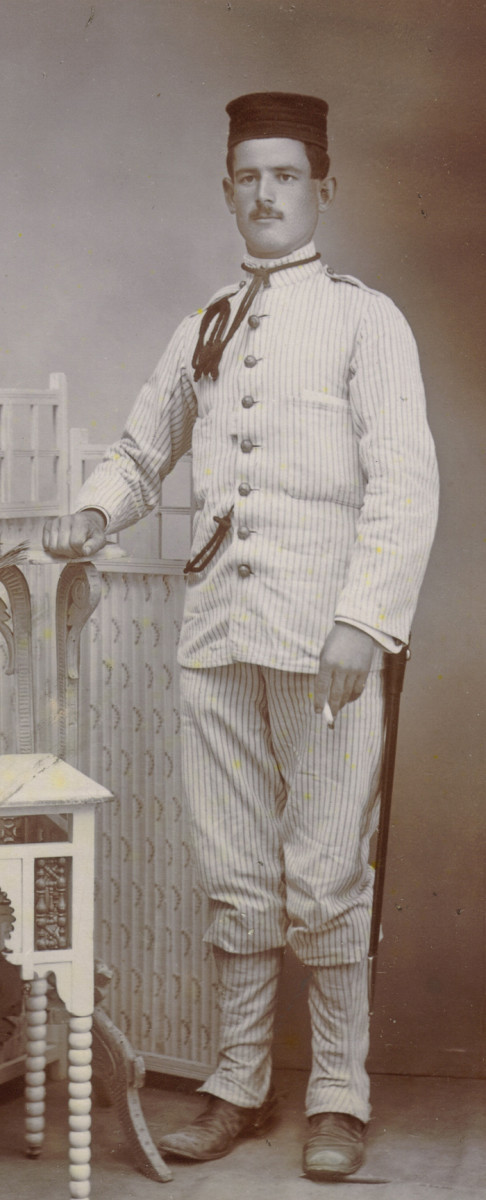 An early postcard photo of a Quartermaster Corps Private dressed in the Peninsular  rayadillo summer field service  uniform  introduced in 1903. The wider set pattern of the stripes in the material is  visible here and differs greatly when compared to the rayadillo fabric used in the colonies before 1898.