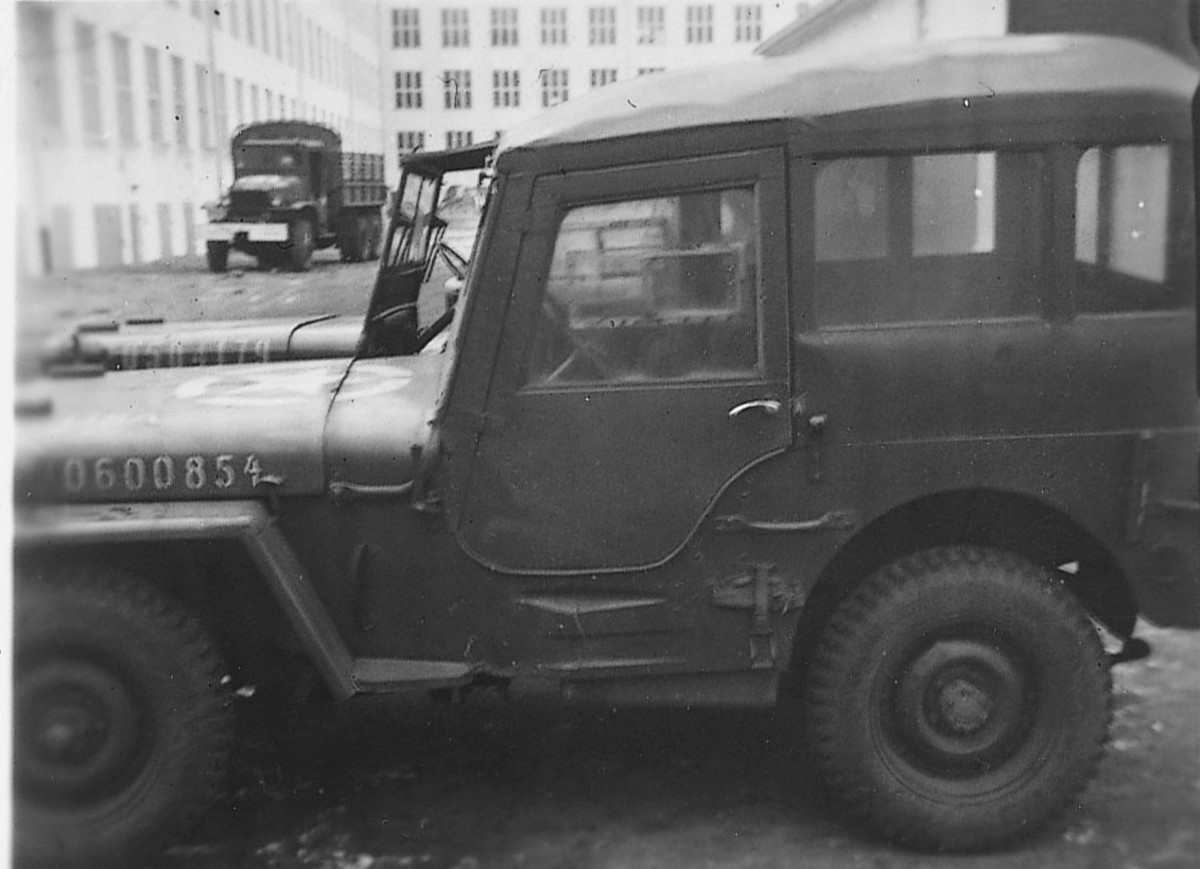 Unlike the hard-topped jeep pictured above, this example does appear to still be in active service. An invasion-style national symbol and the last few digits of the registration number (0600854) can be seen on the hood
