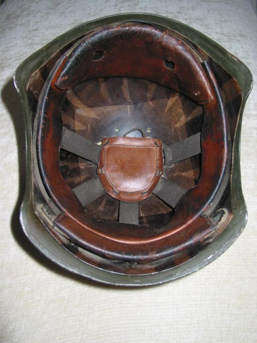 The steel shell portion of the T-19E2 was designed by the Armored Medical Research Laboratory and took some of its design features from U.S. Army Air Force flak helmets then in use. The cut out sides facilitated the wearing of radio headphones and the reduced front brim allowed the use of tank optics and gun sights. The T-19E2 shell and the ‘Liner, Helmet, M-1, Crash’ were tested in June 1945 and the shell portion was rejected due to excessive weight.