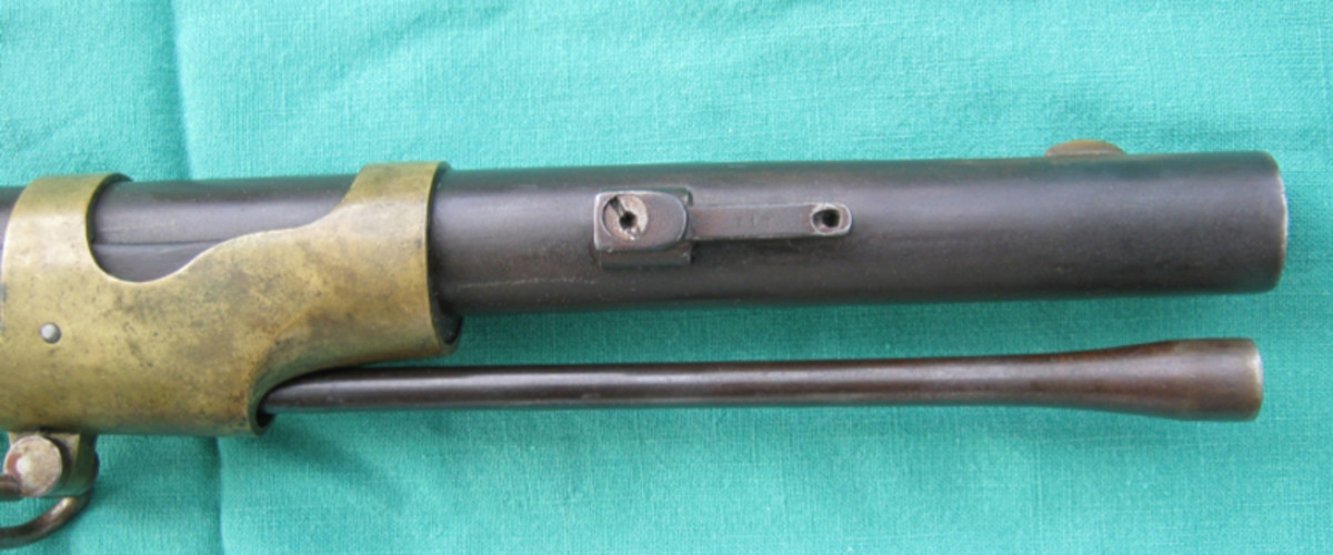 The State of New Hampshire altered their 961 rifles by adding a saber bayonet lug to the side of the barrel to accept a sword bayonet supplied by Collins & Company. The lug was attached by dovetail and two screws: one in the lug and one in the long guide.