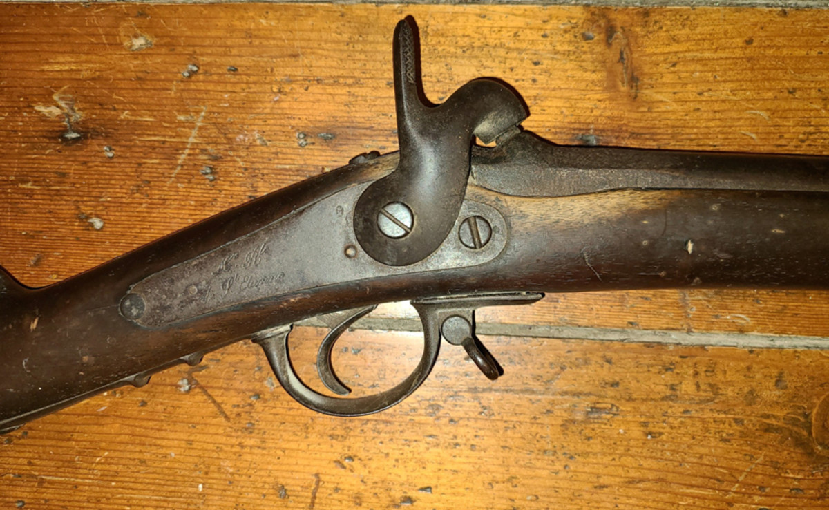 The back-action lock were typical of French muskets and rifles, first introduced on the M1837 rifle (Pontcharra).