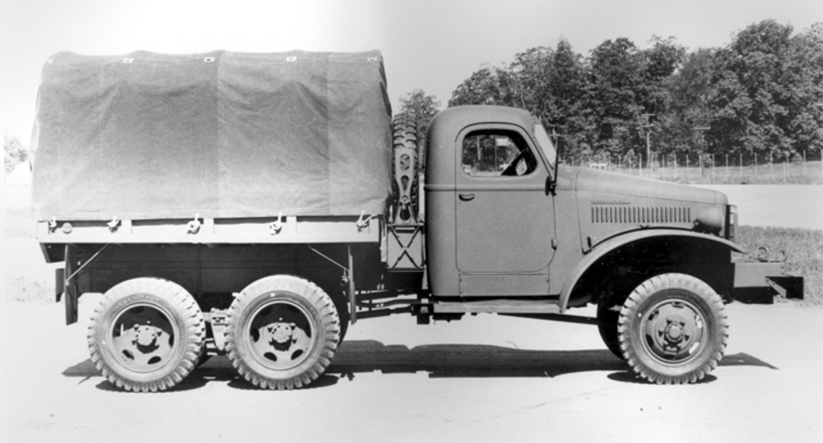 Typical of short wheelbase U.S. tactical vehicles of the time, the short M-5-6 had twin spare tires mounted behind the cab. The short wheelbase trucks were intended as artillery prime movers, and the dual spares could be added to the front axle for added traction when maneuvering in severe conditions.