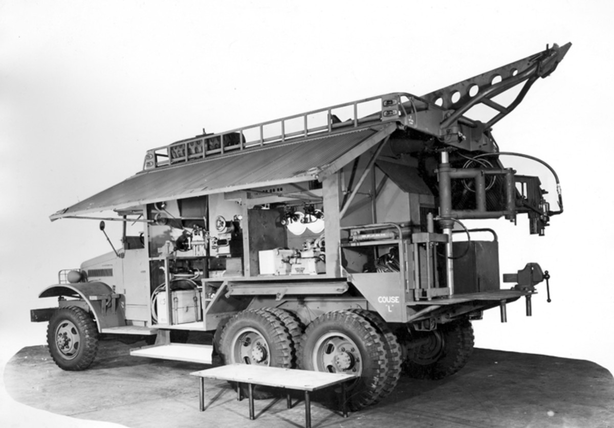 No doubt the most overburdened of the Internationals were the Navy’s mobile machine shop variants. These trucks were equipped with special bodies made by Couse which provide complete forward area repair and machining capabilities.