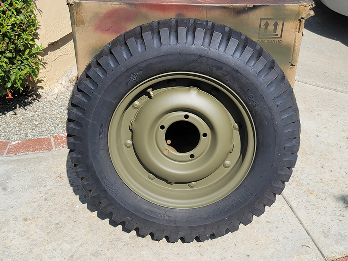 The tire won’t fully be in place until you fill the tire with 30 PSI. It will then conform beautifully to the Combat Rims! Don’t be alarmed if the tire audibly pops into place.