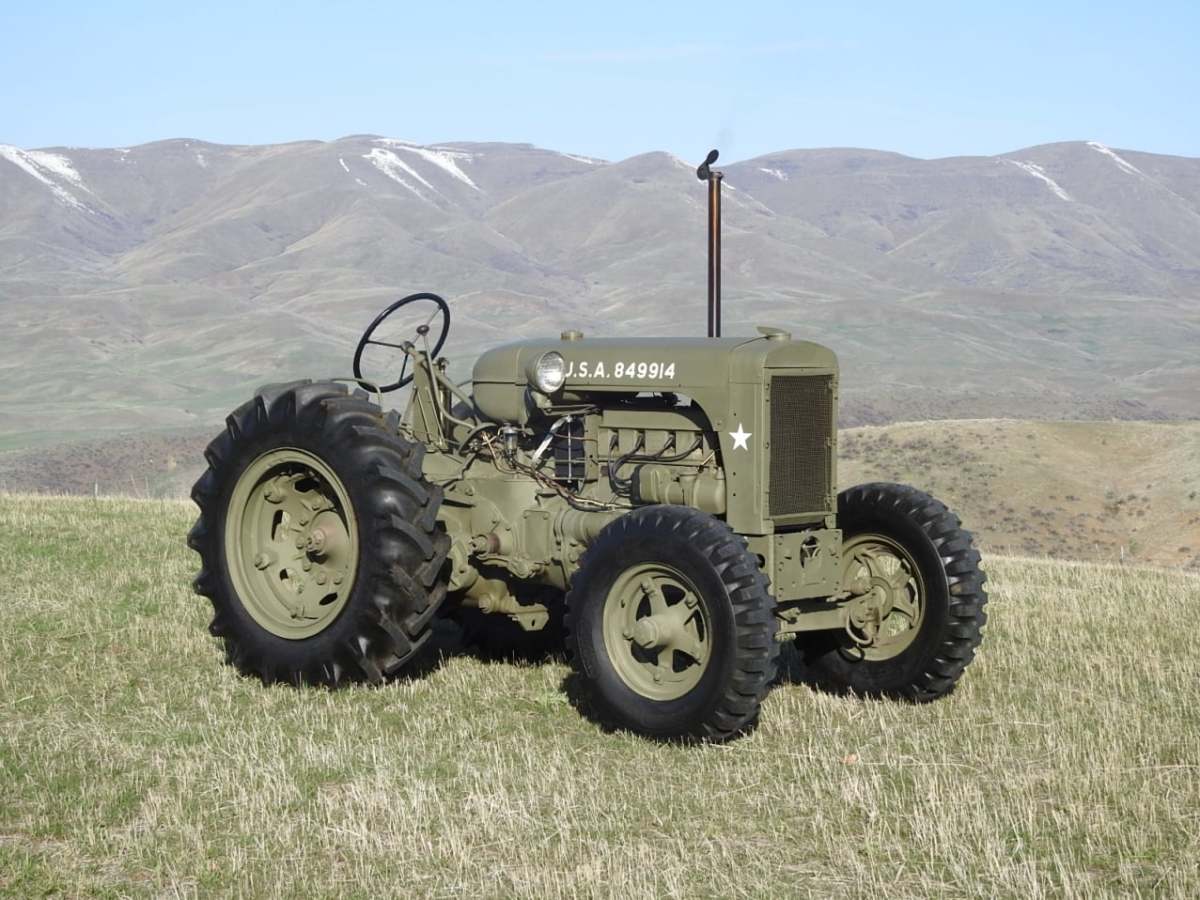 Alan Jacobus' Case SI tractor in front of a mountain range, right hand front view