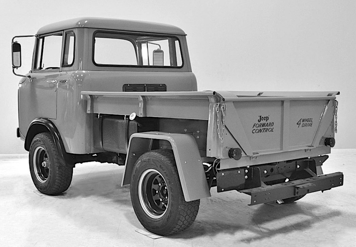 The FC-150’s bed was a bit over six feel long, which was quite an accomplishment for a vehicle with only an 81 inch wheelbase. However, due to the bed’s configuration, with full-length interior side steps, not all of that space could be put to good use.