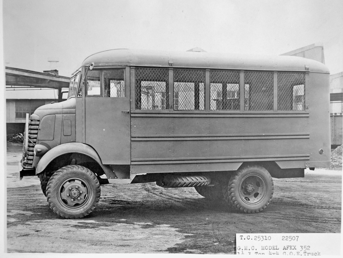 This AFKX-352 small-arms repair truck was one of 976 produced under contract W-398-QM-8797. All three crew doors were hung on piano hinges. A small step, fashioned from diamond-tread plate, was provided below each cab door. On the clip above the service headlight is an access door with a knob on the front side.