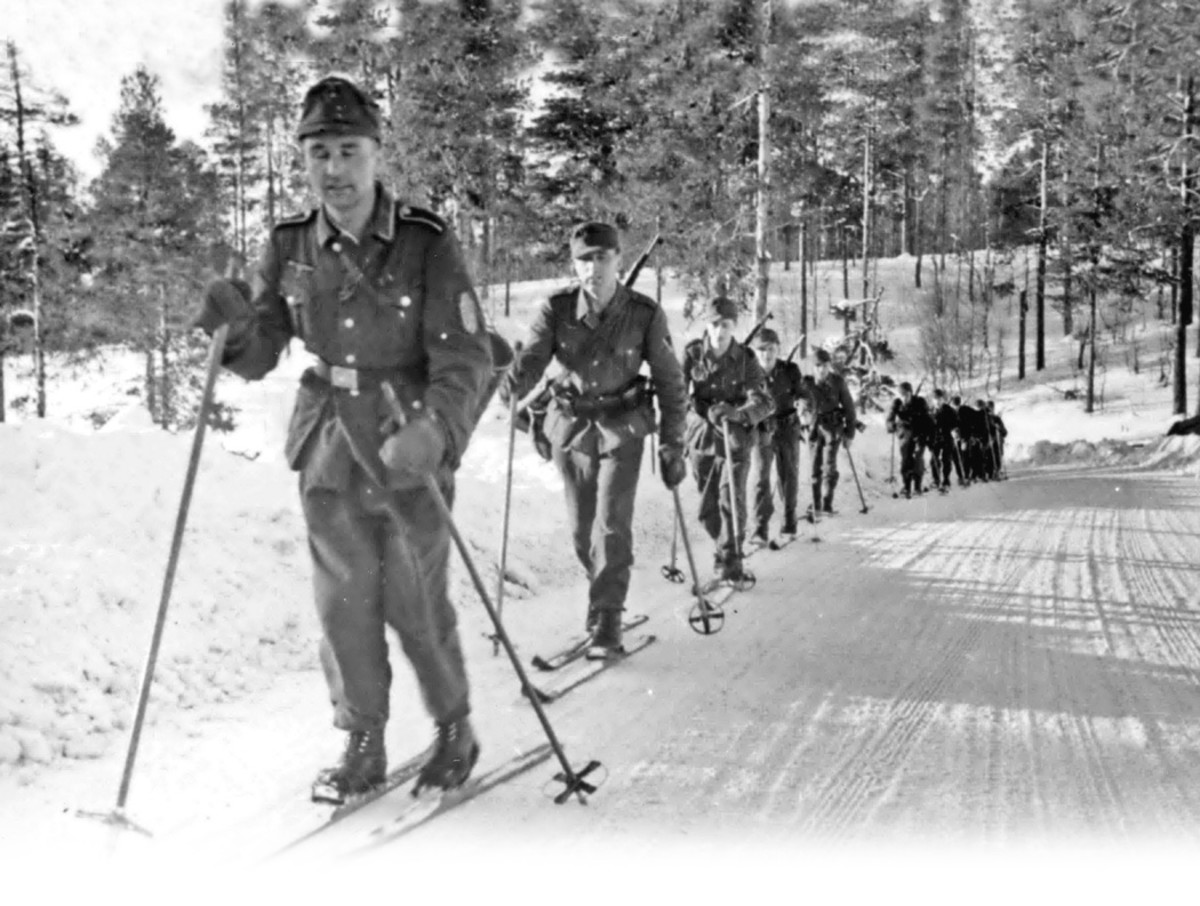 While skiing in Germany certainly played a role in sport and health, ultimately it had military implications, as well. This photo was taken by Kriegsberichter Finke, with the original caption: “Auf dem Wege zur Front” (On the way to the front).