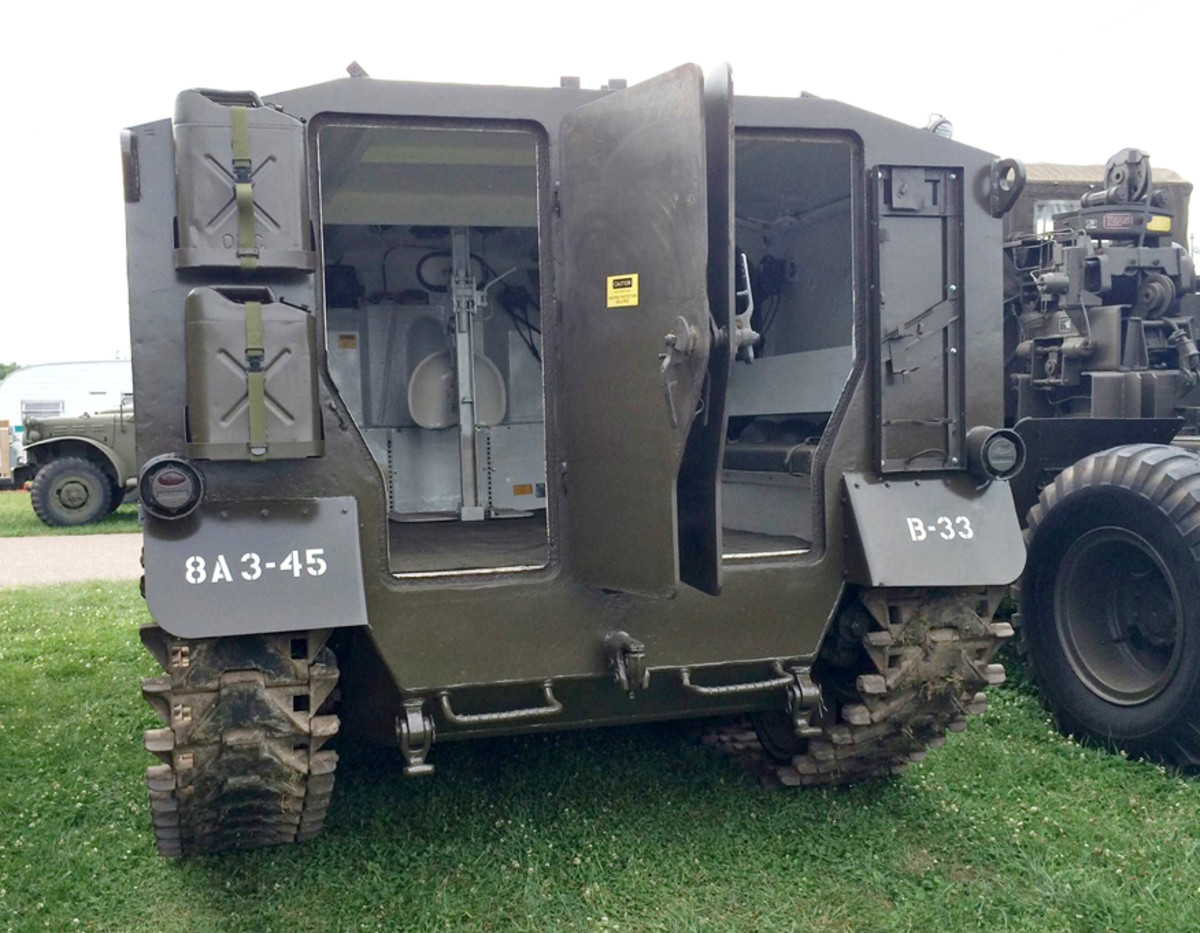 Two doors on the rear hull allowed access for infantry personnel or load carrying.