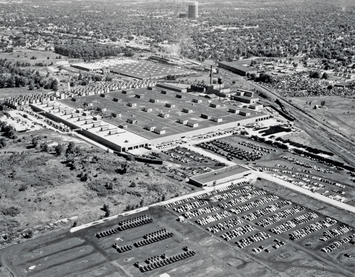 Beyond the government contracts and experienced staff, the greatest asset that Kaiser-Jeep acquired when they bought Studebaker’s Defense Products Division on Feb. 24, 1964 was the massive, 1,400,000-square foot Main Plant at 701 W. Chippewa, South Bend. The plant, in the foreground here, had been built during WWII for the production of aircraft engines. The very large building in the background is Studebaker’s Plant 8, which housed the company’s service parts operation. In September 1967, Kaiser-Jeep bought that facility as well.