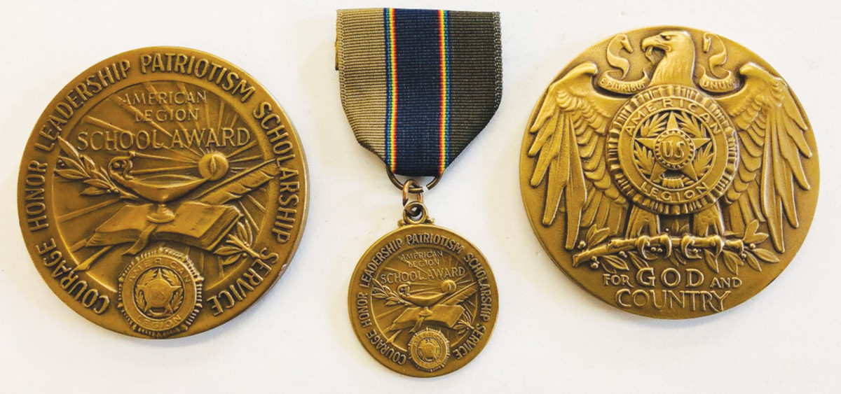 The Type 7 shows the return of the American Legion Seal on both the plaque and the wearable medal’s obverse.