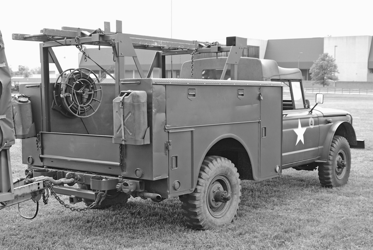 The M726 telephone maintenance truck variant used the M-715 cab with a utility box rear body. This body differed from the M-724 contact maintenance truck, having an open cargo area, and was lower in silhouette. This truck also usually had an 8,000 lb PTO front-mounted winch, along with a spotlight mounted on the left side of the cab cowling.