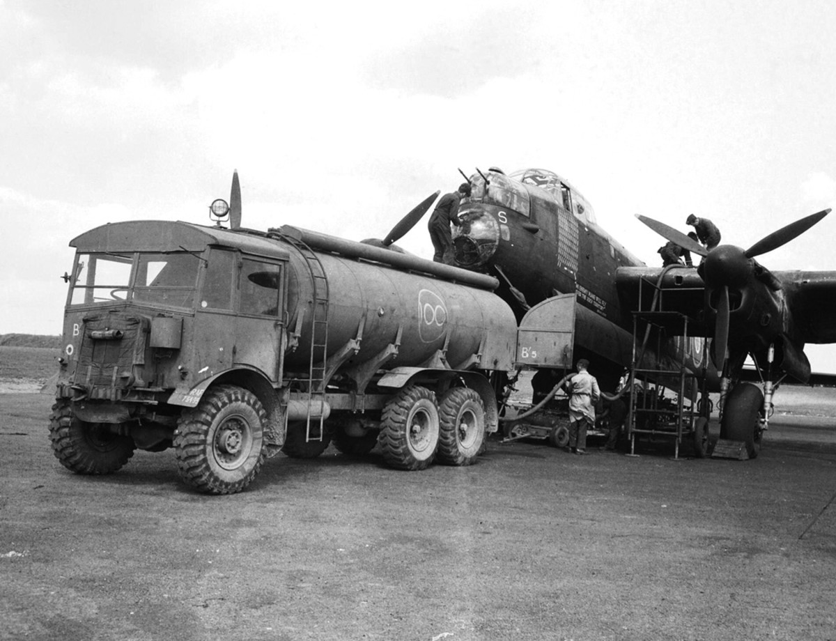 The Royal Air Force adapted the AEC Matador for its own needs. Here, an AEC 854 is seen refueling an Avro Lancaster in 1944.