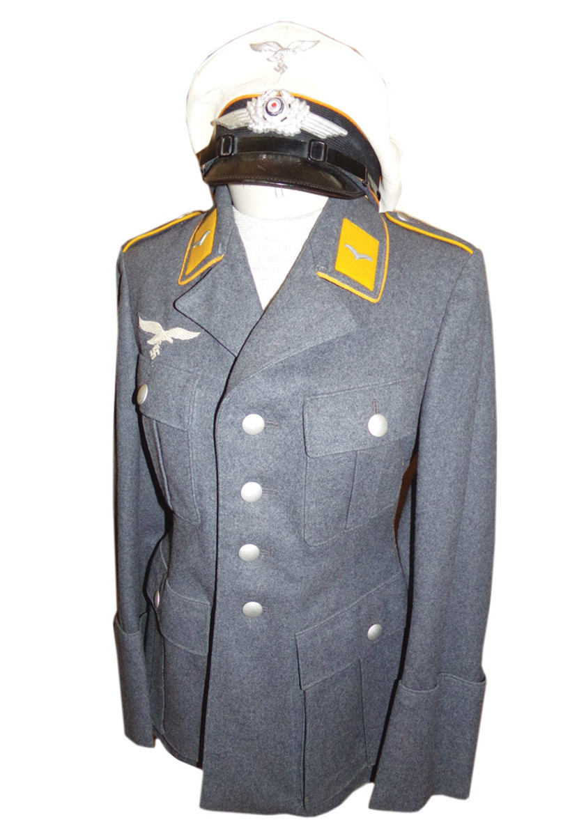 When walking out, paratroopers wore the standard Luftwaffe service uniform such as this enlisted tunic with summer visor cap, both piped in golden yellow.