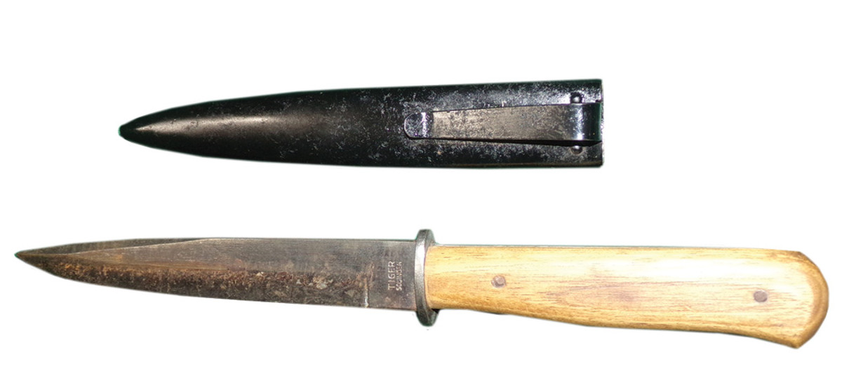 An early boot knife as issued to the soldiers of the army and the Waffen SS. Later versions did not include the maker’s mark. One broad clip is attached to the rear of the scabbard to secure the knife to field equipment straps or tunic belts.