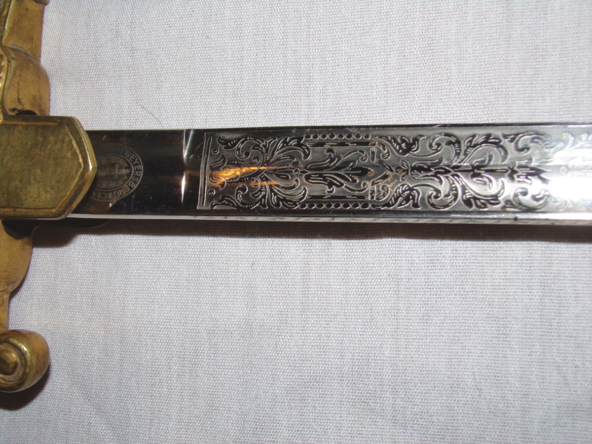 Third Reich engraved or etched blade swords are fairly rare compared to swords of Imperial Germany. 