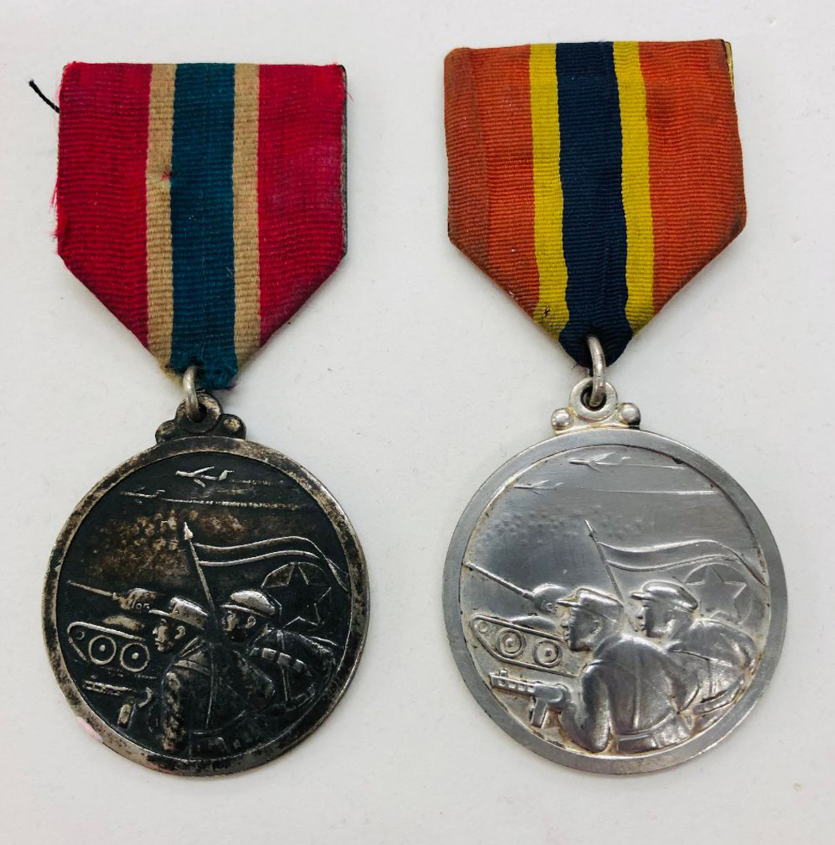 The Fatherland Liberation War Commemoration medal is often seen in two primary variations. Over the years, many variations in details of the medal can be found for the collector.