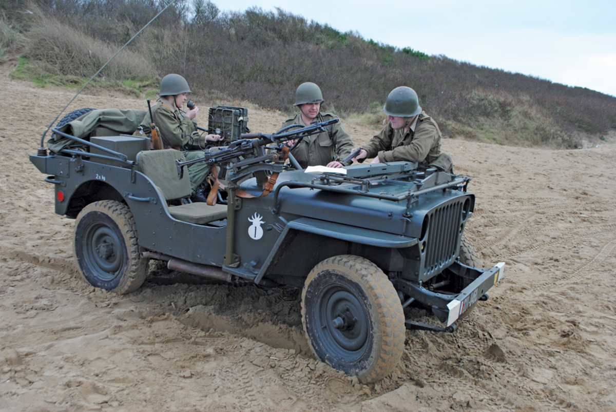 The M201 could operate in a wide range of climates and terrains, including sandy conditions. The crew could use the M201 to set up a command post around the vehicle with maps and its on-board radios.
