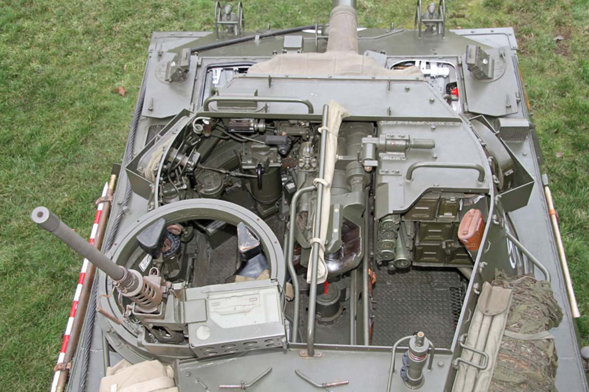A closer view of the turret shows further details, including of the Browning M2 .50-caliber machine gun and its ammunition box. The right turret box is visible in the right side of the turret, including several ready-rounds of 76mm ammunition on the left side of the rack and boxes for machine gun ammunition on the right side of the rack. To the left of the 76mm gun are the gunner’s controls for traversing the turret and elevating and firing the gun. A binocular case is  on the right side of the turret.