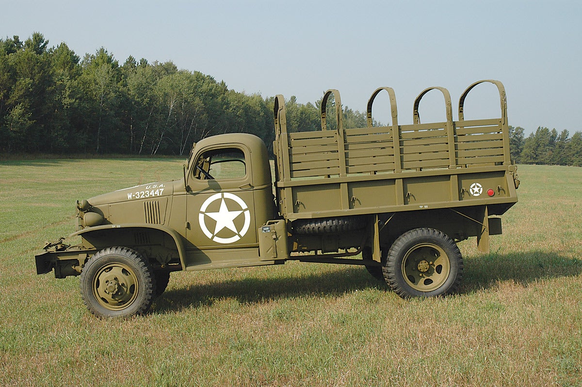 Though marked as first contract, the large and long fuel filler as well as the battery box visible under the front of the bed on the passenger’s side of the truck are characteristics of built on later contracts.