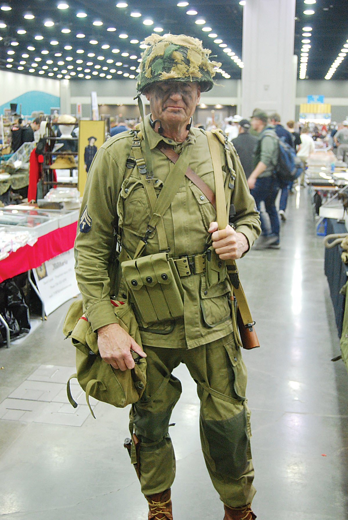 This soldier took his WWII airborne impression to heart!