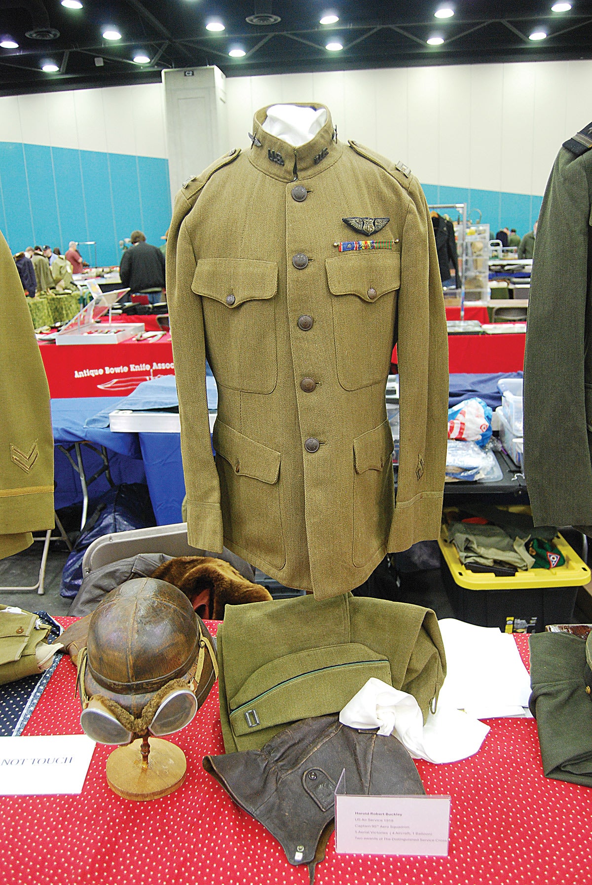 A uniform to Ira Franklyn Fravel, who served in the U.S. Army from 1900-1917 and with the U.S. Air Service/ Air Corps from 1917-1930. He was a colonel in the Balloon Section, American Expeditionary Forces 1917-1919, and later was an airship pilot.