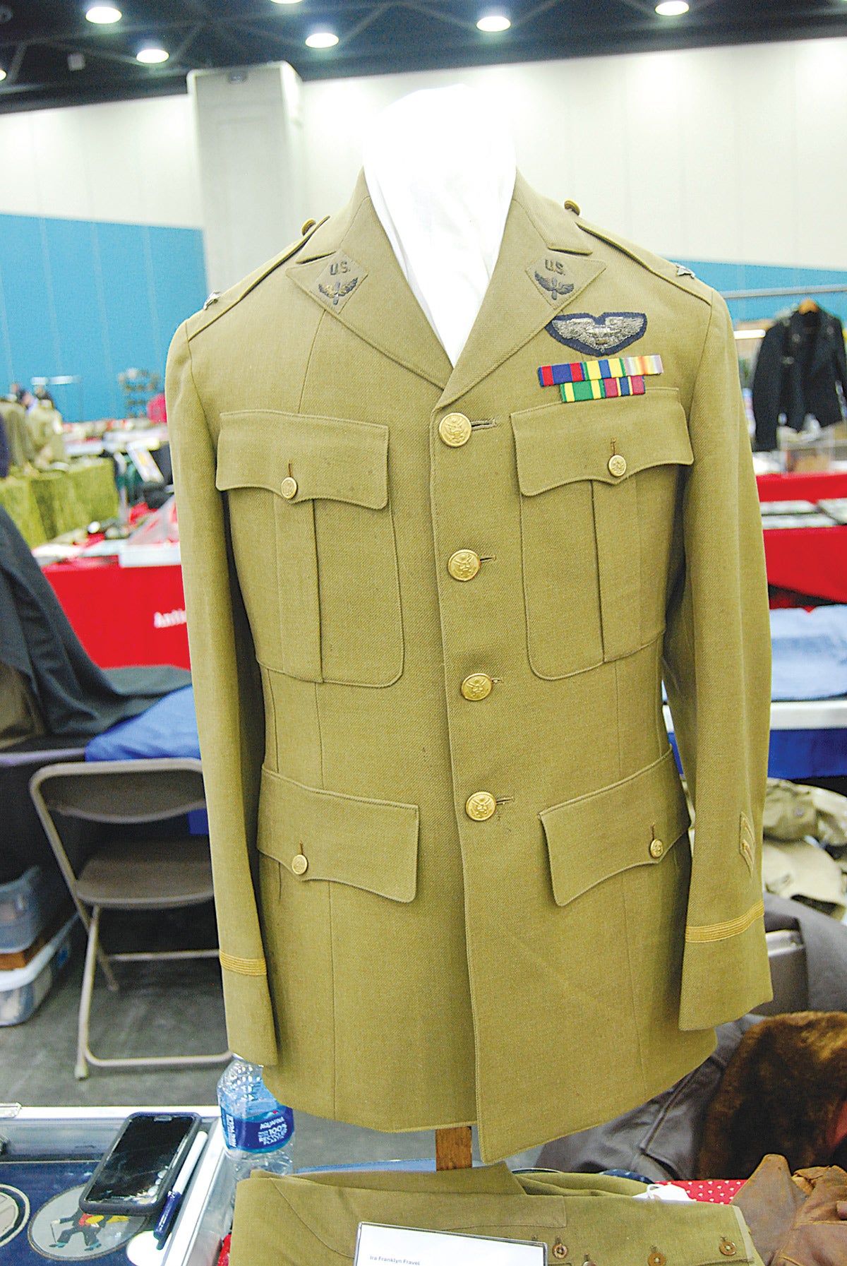 A uniform to Ira Franklyn Fravel, who served in the U.S. Army from 1900-1917 and with the U.S. Air Service/ Air Corps from 1917-1930. He was a colonel in the Balloon Section, American Expeditionary Forces 1917-1919, and later was an airship pilot.