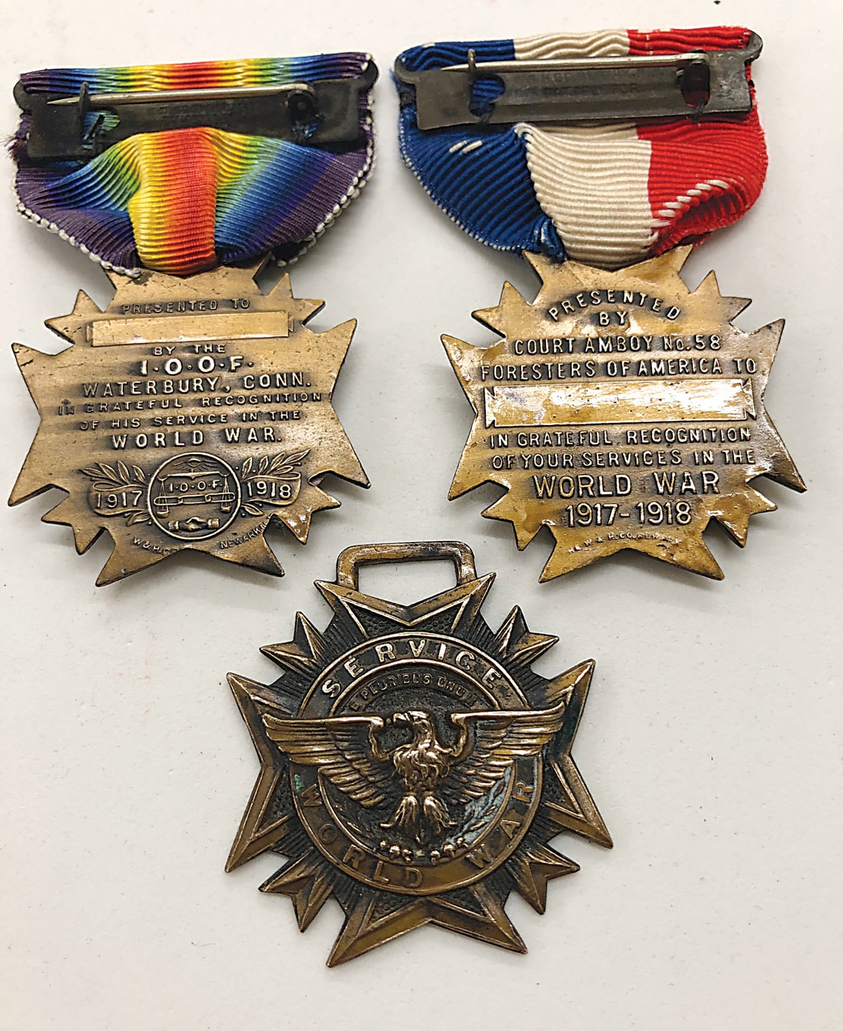 the reverse of the WH(6) type medal shows unique designs for the I.O.O.F Lodge of Waterbury, Conn., and Court Amboy No. 58 Foresters of America whose members served in WWI.